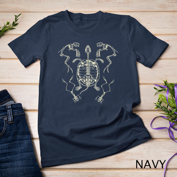 Goblincore Aesthetic Frog and Turtle Dark Academia Skeleton T-Shirt