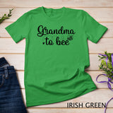 Grandma to Bee - Cute Pregnancy Announcement for Grandmother T-Shirt