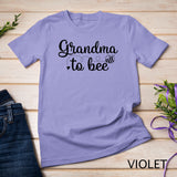 Grandma to Bee - Cute Pregnancy Announcement for Grandmother T-Shirt