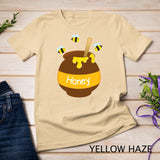 Honey Pot Cute Bee Buzzing Beehive Flying Funny Beekeeping T-Shirt